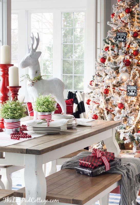 Red and White Christmas Tablescape. Image: The Lily Pad Cottage