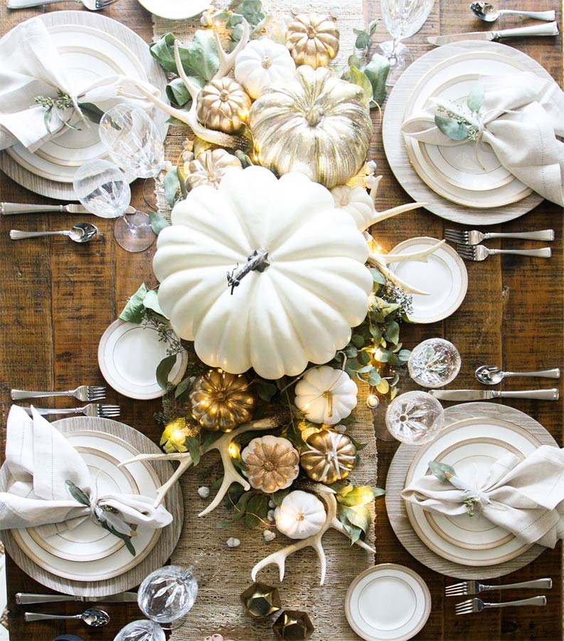 Chic Thanksgiving Table. Image: Living with Landyn