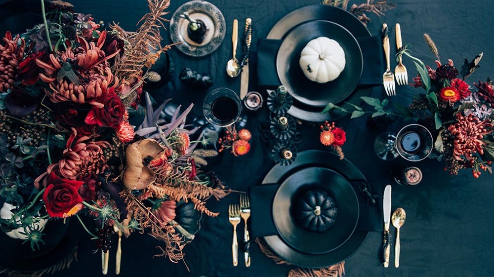 A Wicked, Thrifted Halloween Tablescape. Image: The Jungalow