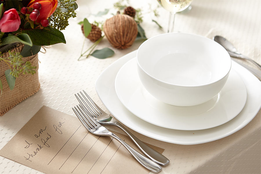 Casual place setting. Image: www.proflowers.com