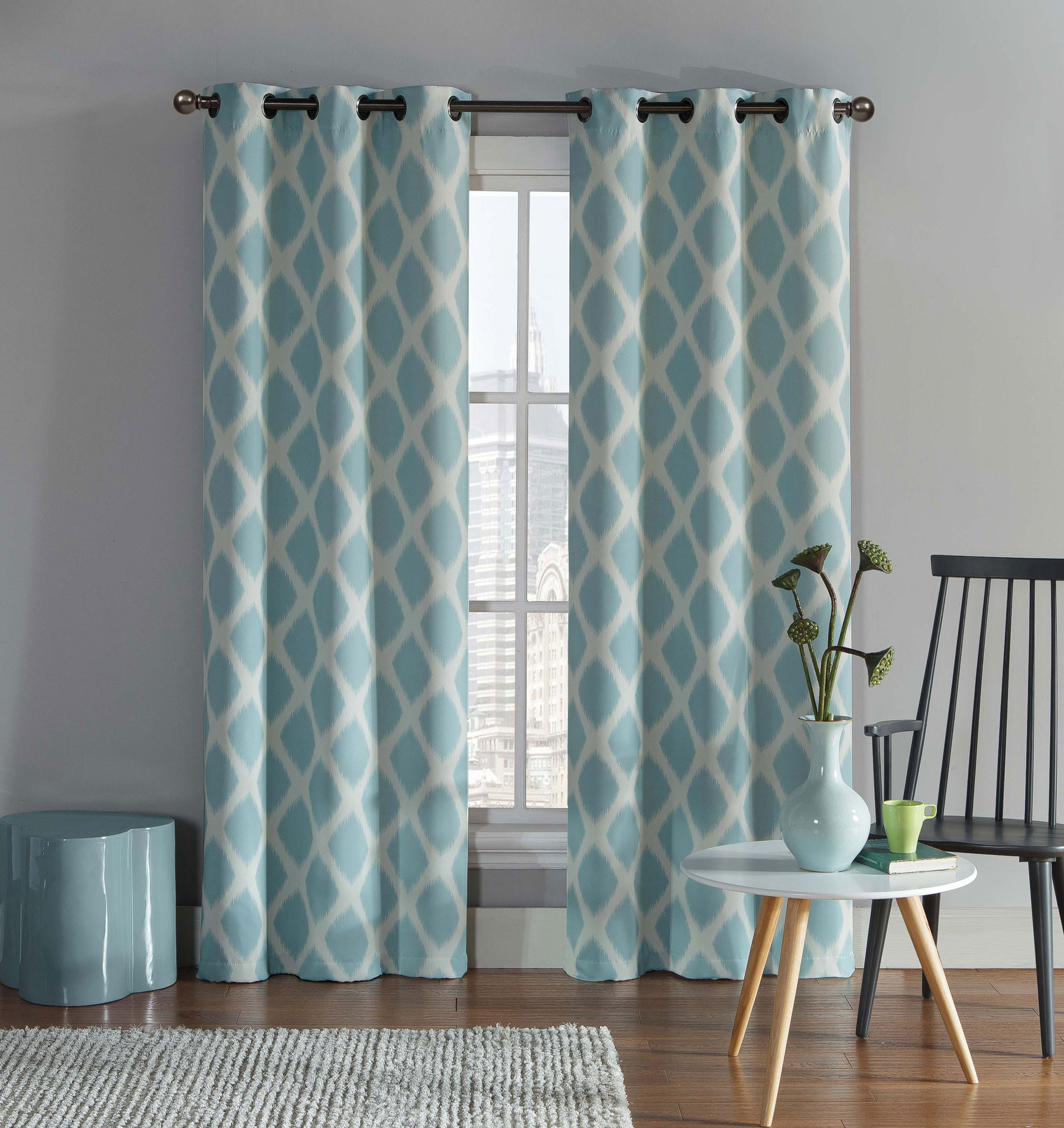 How to Hang Window Curtains